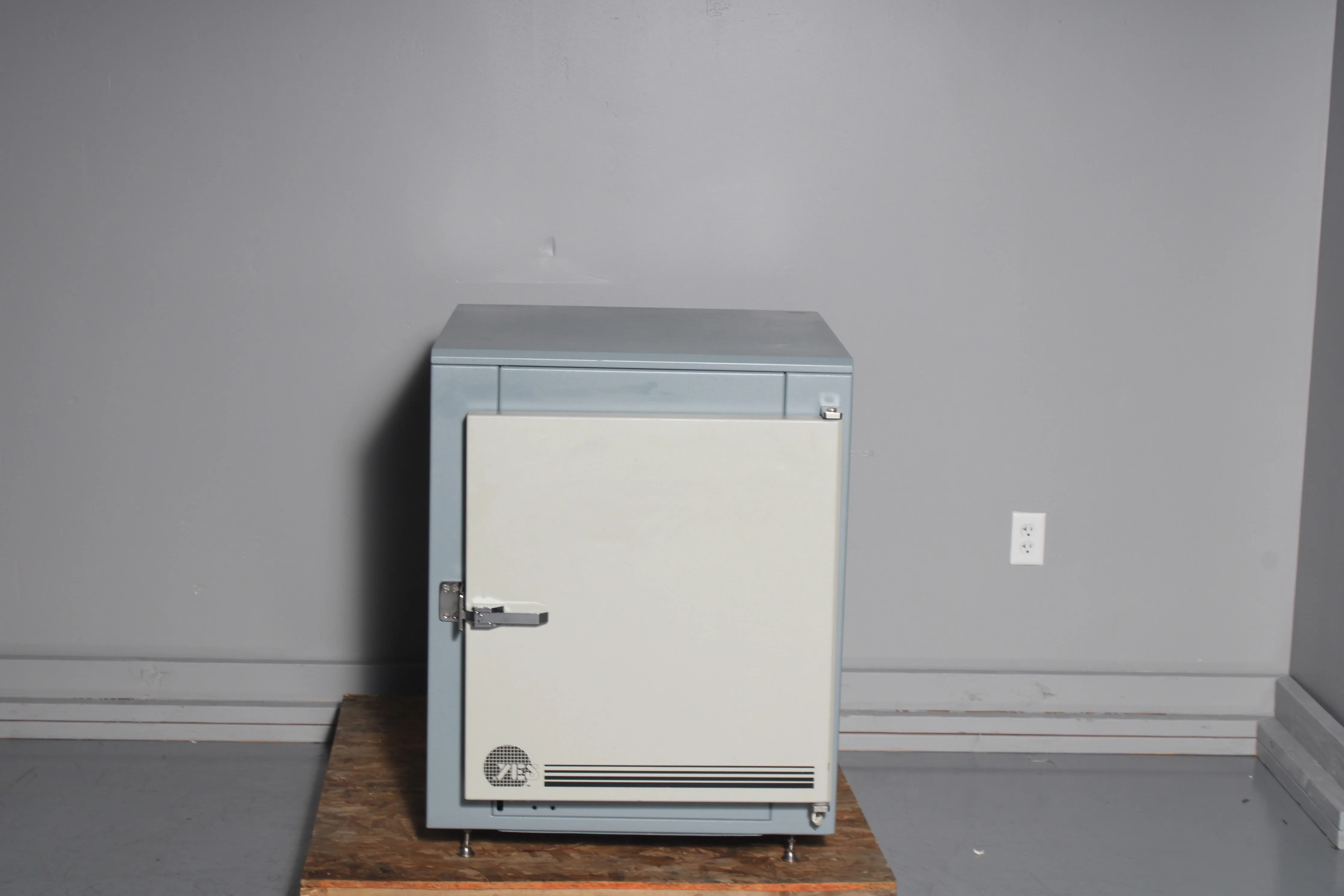 YES Yield Engineering Systems 450 PB6 Vacuum Cure Oven - AS IS For Parts 450PB6