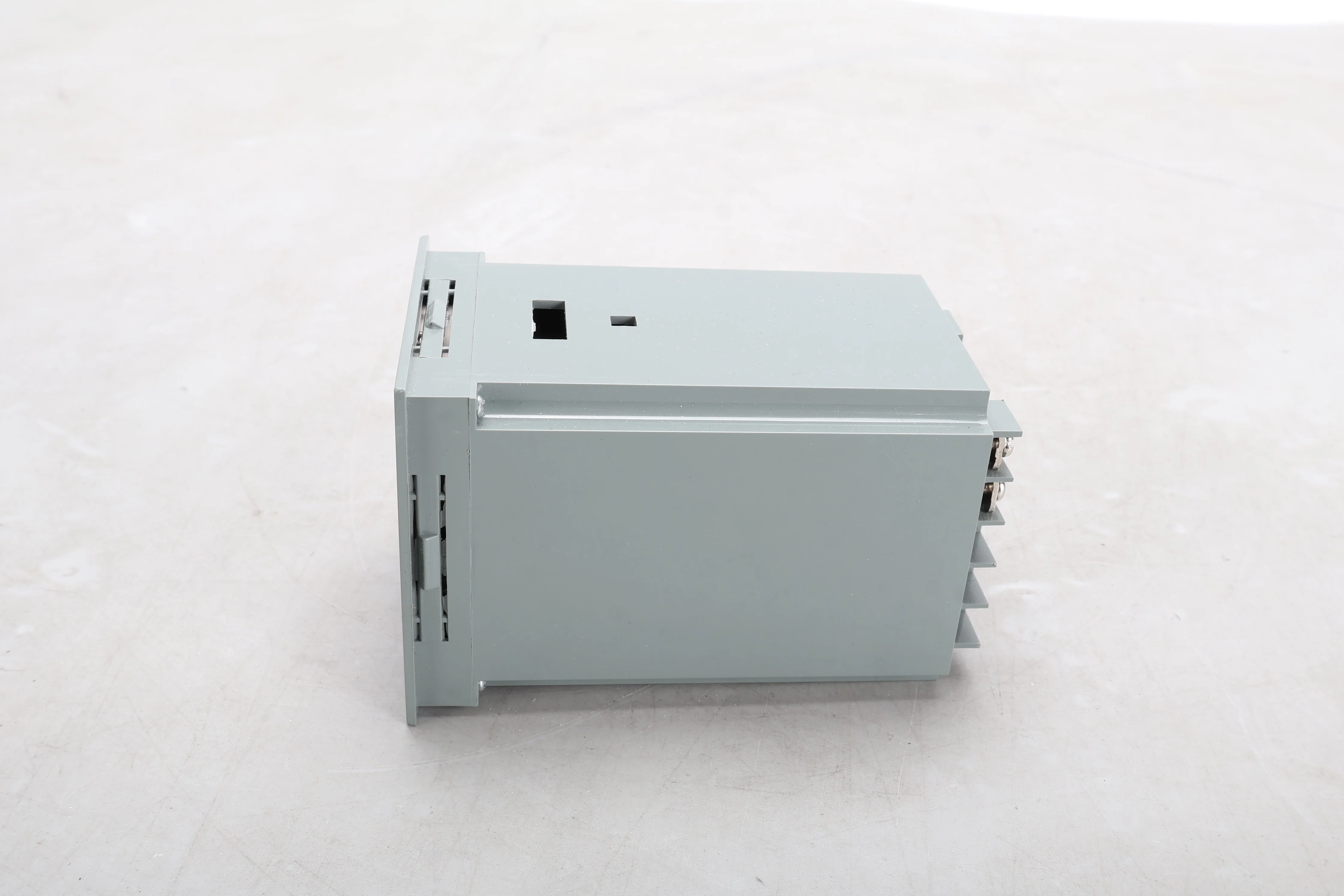 Yuyao Dongfang DFD-700 Temperature Controller With Accessories - Image 3