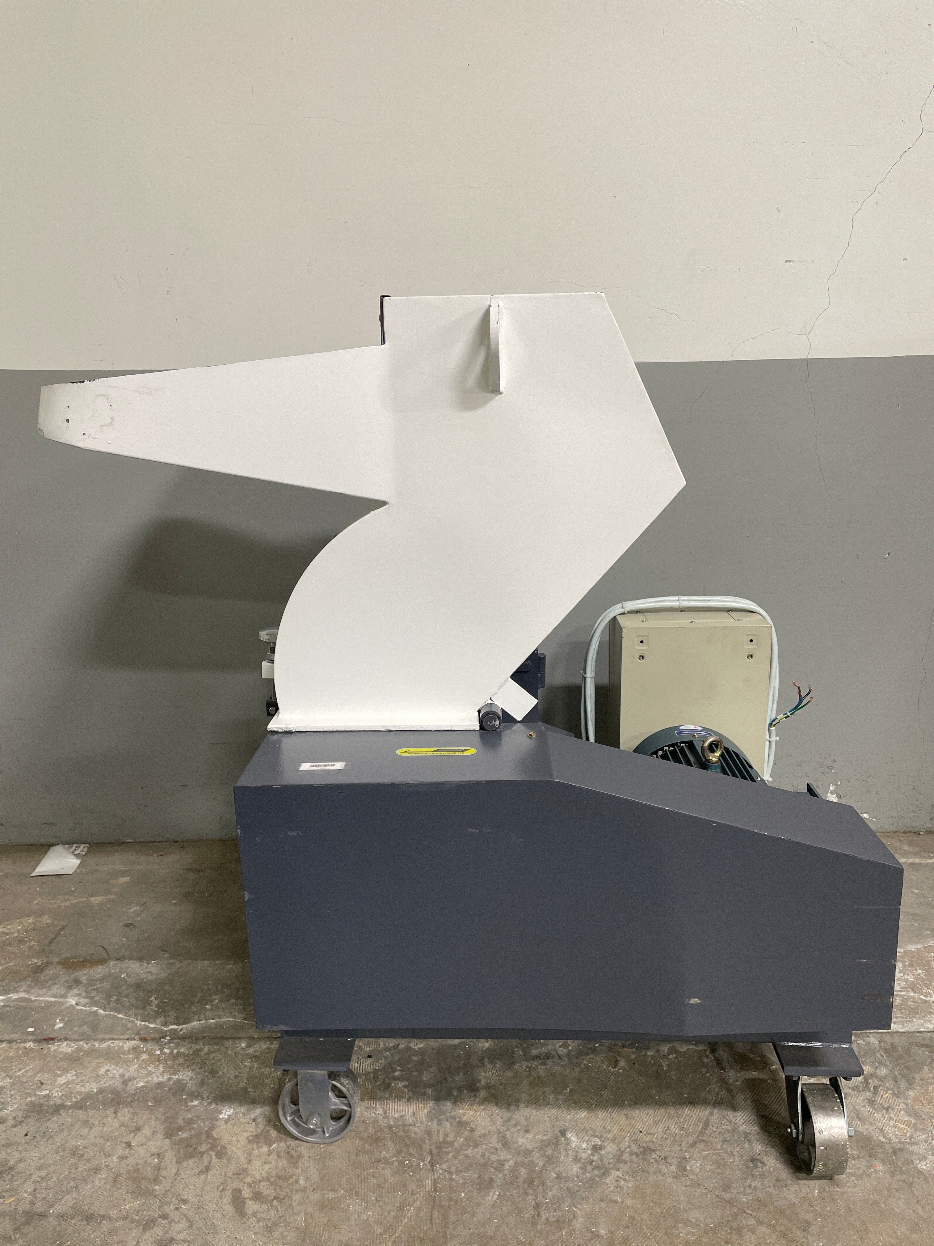 Zhenfei Strong Crusher ZF-PC-400 Plastic Grind Machine / Plastic Shredder 10HP - Image 6